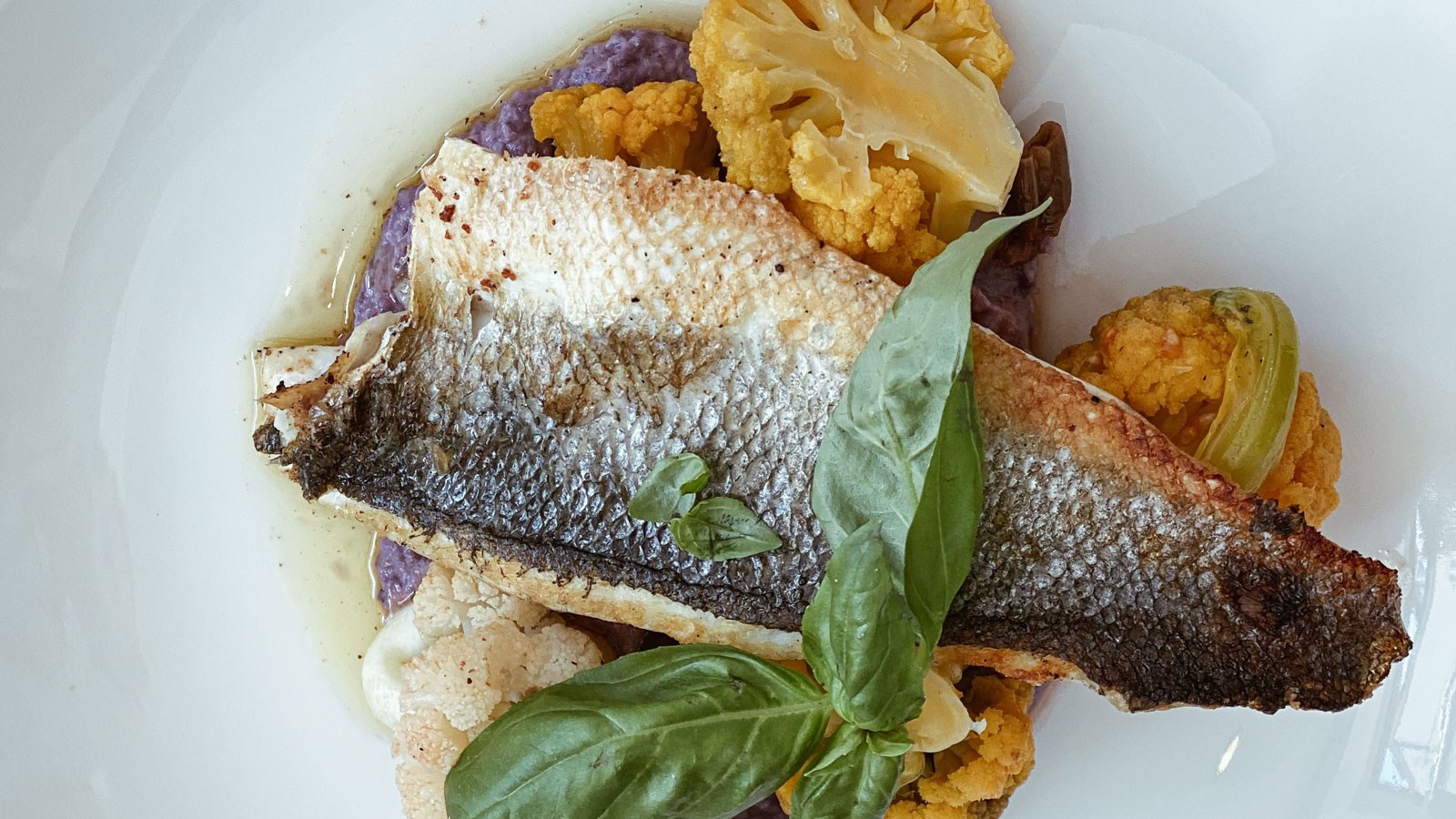 Gegrillter Fisch mit Blumenkohl